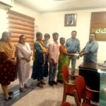 ಮೃತರ ಪತ್ನಿಗೆ ಅಪಘಾತ ಪರಿಹಾರ ನಿಧಿಯಿಂದ ಚೆಕ್ ಹಸ್ತಾಂತರ